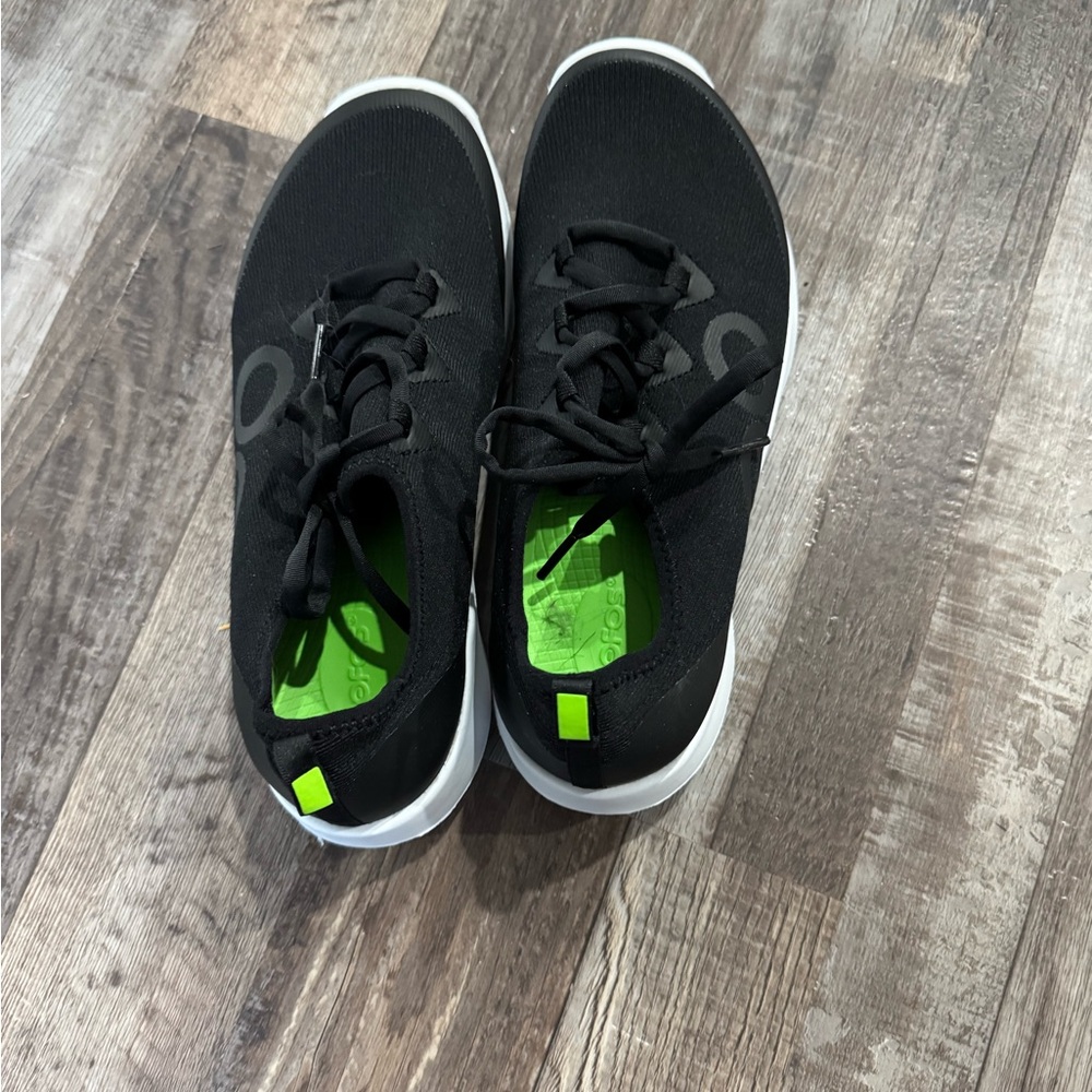 OOFOS Sneakers